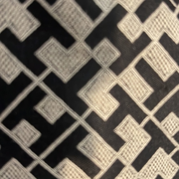 Tommy Hilfiger women’s strapped cross bag - Picture 3 of 8